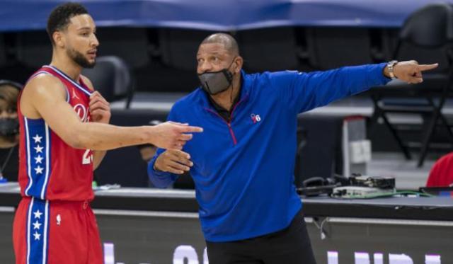 舔狗里弗斯上线:西蒙斯能助我们争冠 他防守很好